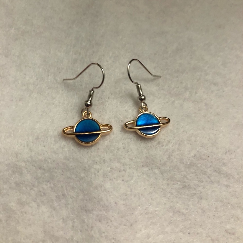 Saturn earrings 🪐